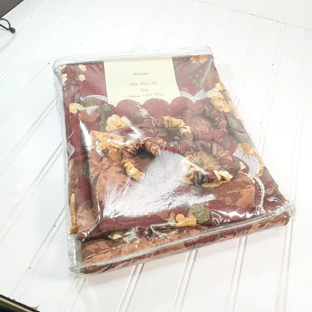 Vintage Floral Maroon Tablecloth Set - Retro Napkin Rings & Napkins